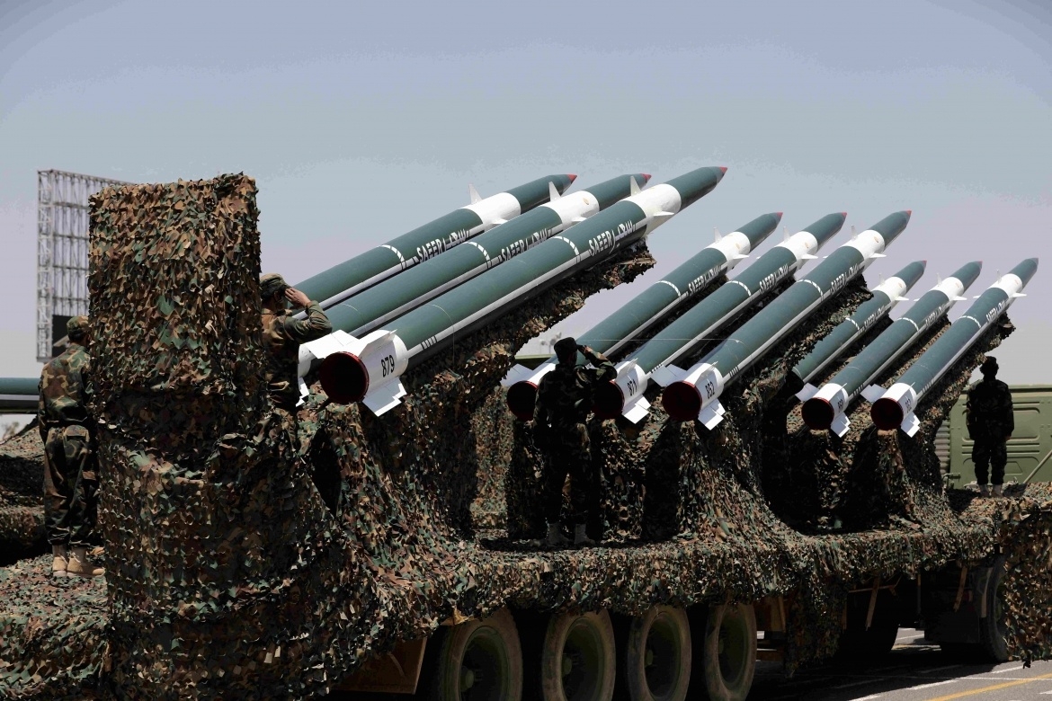 Các tên lửa của lực lượng Houthi được giới thiệu trong một cuộc duyệt binh tháng 9/2023 (Ảnh: Reuters)