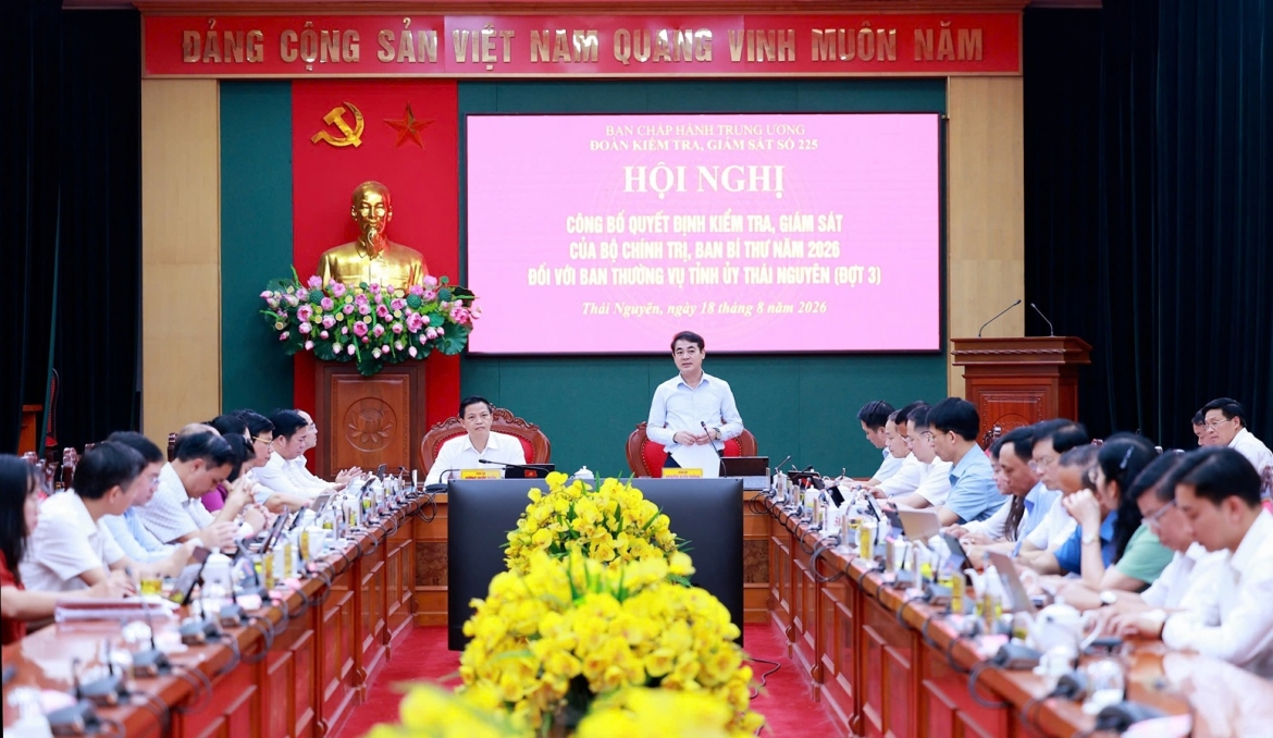 Quang cảnh buổi công bố quyết định kiểm tra, giám sát của Bộ Chính trị đối với tỉnh Thái Nguyên