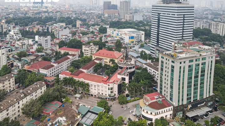 Theo phương án được đề xuất, dự án nằm trên khu đất rộng khoảng 3,5 ha tại số 5-7 Đào Duy Anh (Hà Nội), tổng vốn đầu tư dự kiến 3-3,5 tỷ USD. Công trình có chiều cao khoảng 568m, nếu được triển khai theo phương án này sẽ trở thành tòa tháp đôi cao nhất thế giới.