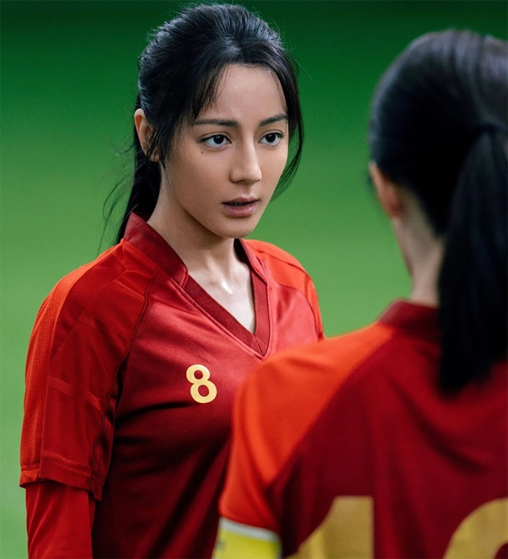 Địch Lệ Nhiệt Ba là nàng thơ mới của Châu Tinh Trì trong Kungfu nữ túc. (Ảnh: Weibo)