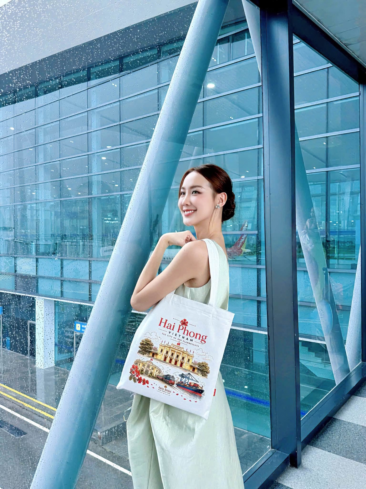 Bảo Ngọc khoe loạt ảnh xinh đẹp, rạng rỡ. Nàng hậu gây chú ý với thần thái tươi tắn, visual ngày càng thăng hạng.