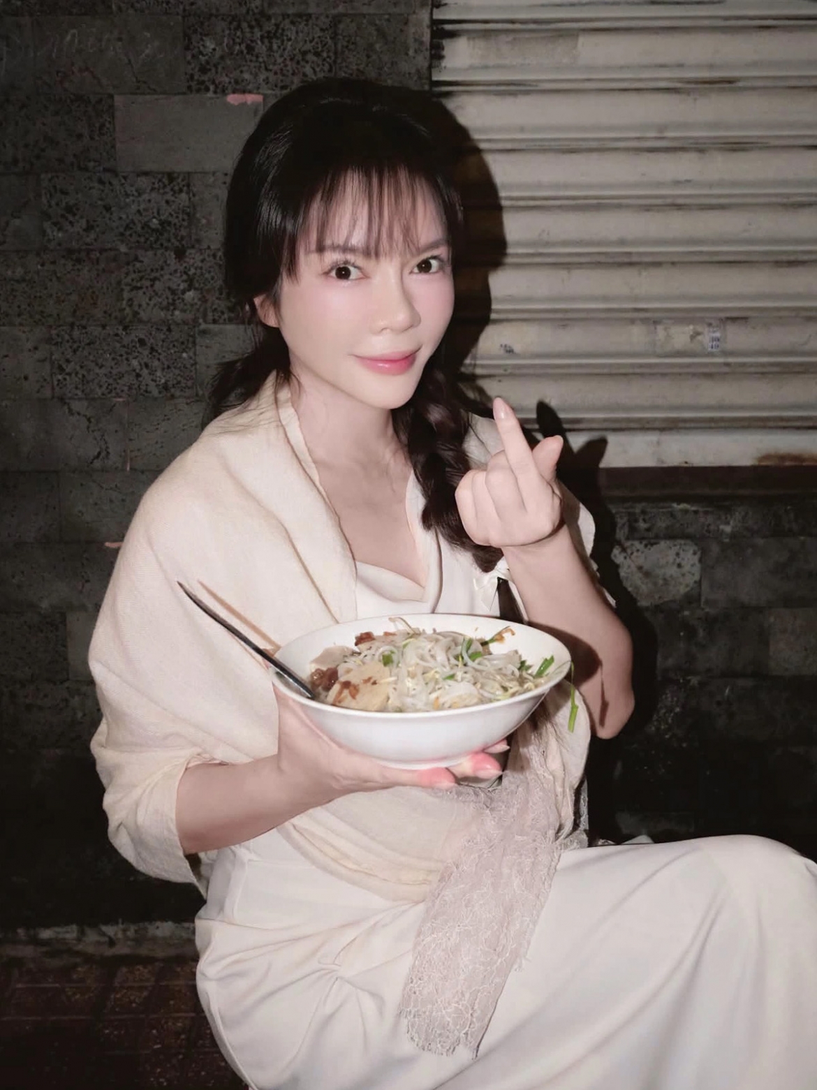 Lý Nhã Kỳ thích ăn nhất là món hủ tiếu gõ ở những hàng vỉa hè lâu năm.