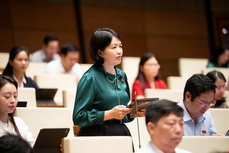 Đại biểu Nguyễn Thị Mai Thoa (Đoàn ĐBQH TP Hải Phòng) phát biểu (Ảnh: quochoi.vn)