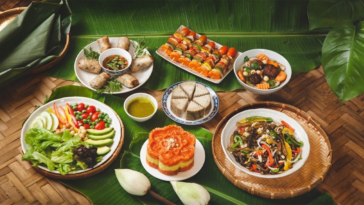 Tháng 7 âm lịch gắn với nhiều phong tục, tín ngưỡng của người Việt, trong đó có lễ Vu Lan, cúng gia tiên và cúng chúng sinh