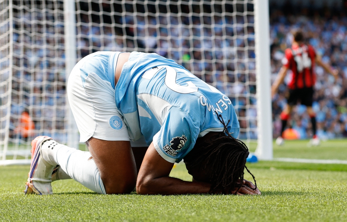 Man City chơi không thực sự tốt trong hiệp một (Ảnh: Reuters)