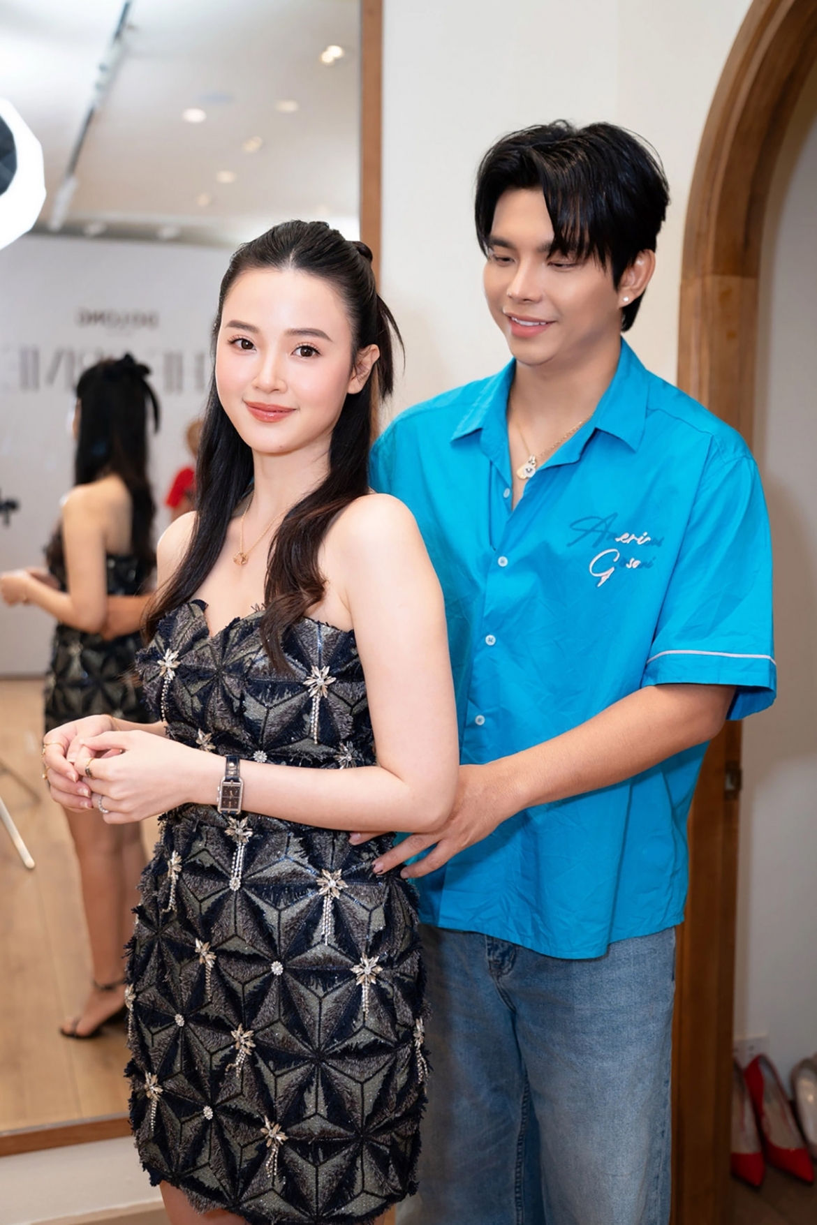 "Phu nhân hào môn" Midu ghi điểm nhờ diện mạo trẻ trung.