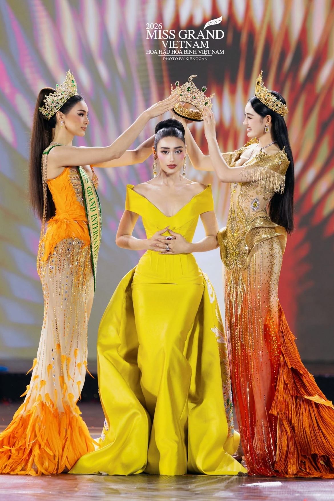 Emoura Phạm đăng quang Miss Grand Vietnam 2026 trong đêm chung kết tối 31/7 tại TP.HCM.