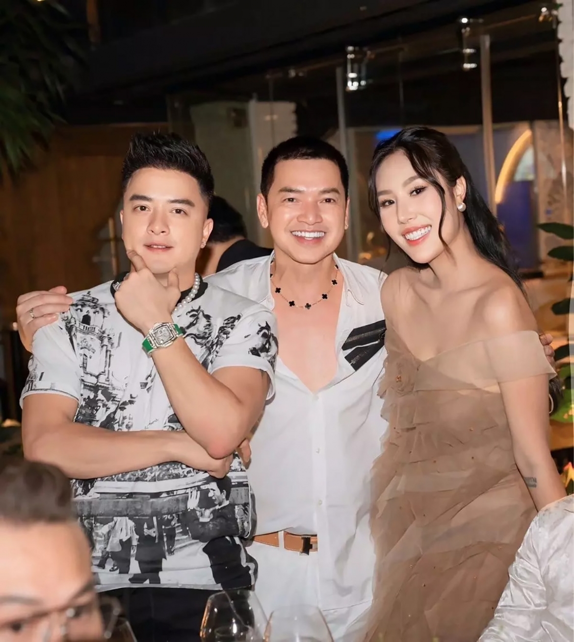 Nghệ sĩ Quang Minh thấy viên mãn ở lúc xế chiều khi có tổ ấm hạnh phúc bên bà xã kém 37 tuổi và con trai Dustin.