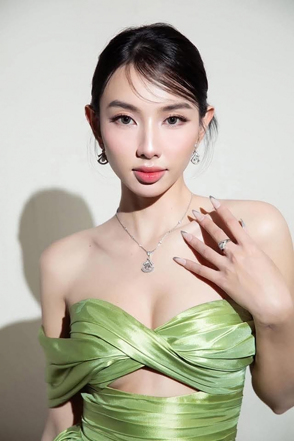 Ngày 12/8 là sinh nhật của Nguyễn Thúc Thuỳ Tiên nên thông tin về cô bất ngờ được quan tâm tìm kiếm tăng vọt trên các nền tảng mạng xã hội.