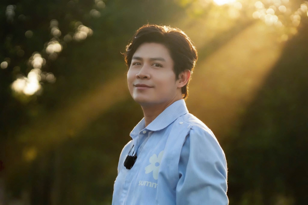 Nguyễn Văn Chung gây chú ý với diện mạo lịch lãm, có phần lãng tử trong loạt ảnh mới.