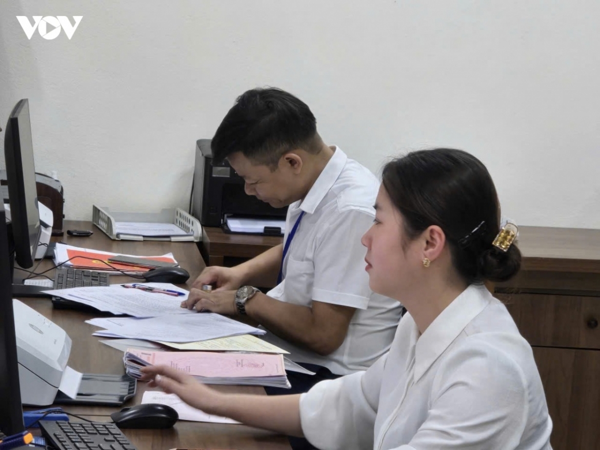 Cán bộ Trung tâm Phục vụ hành chính công xã Như Quỳnh, tỉnh Hưng Yên.
Ảnh min họa