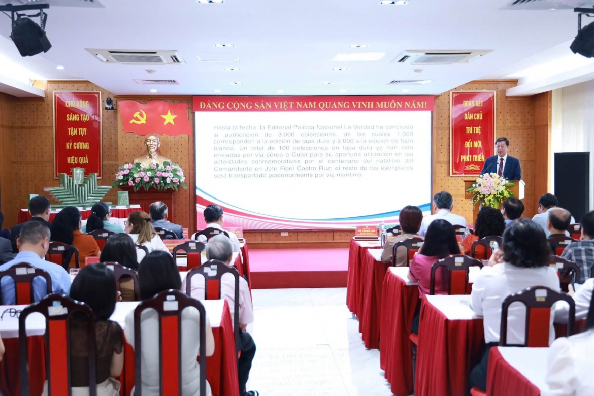 PGS.TS Vũ Trọng Lâm phát biểu tại lễ giới thiệu bộ sách.