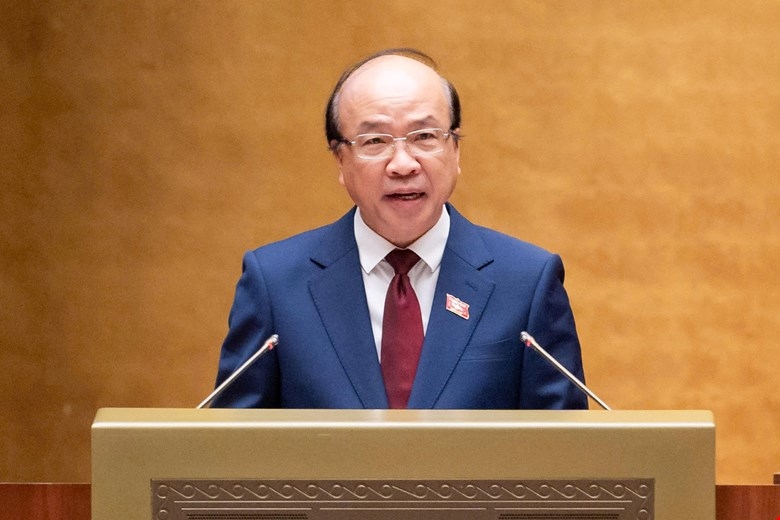 Chủ nhiệm Ủy ban Pháp luật và Tư pháp của Quốc hội Phan Chí Hiếu trình bày báo cáo thẩm tra. Ảnh: Quốc hội