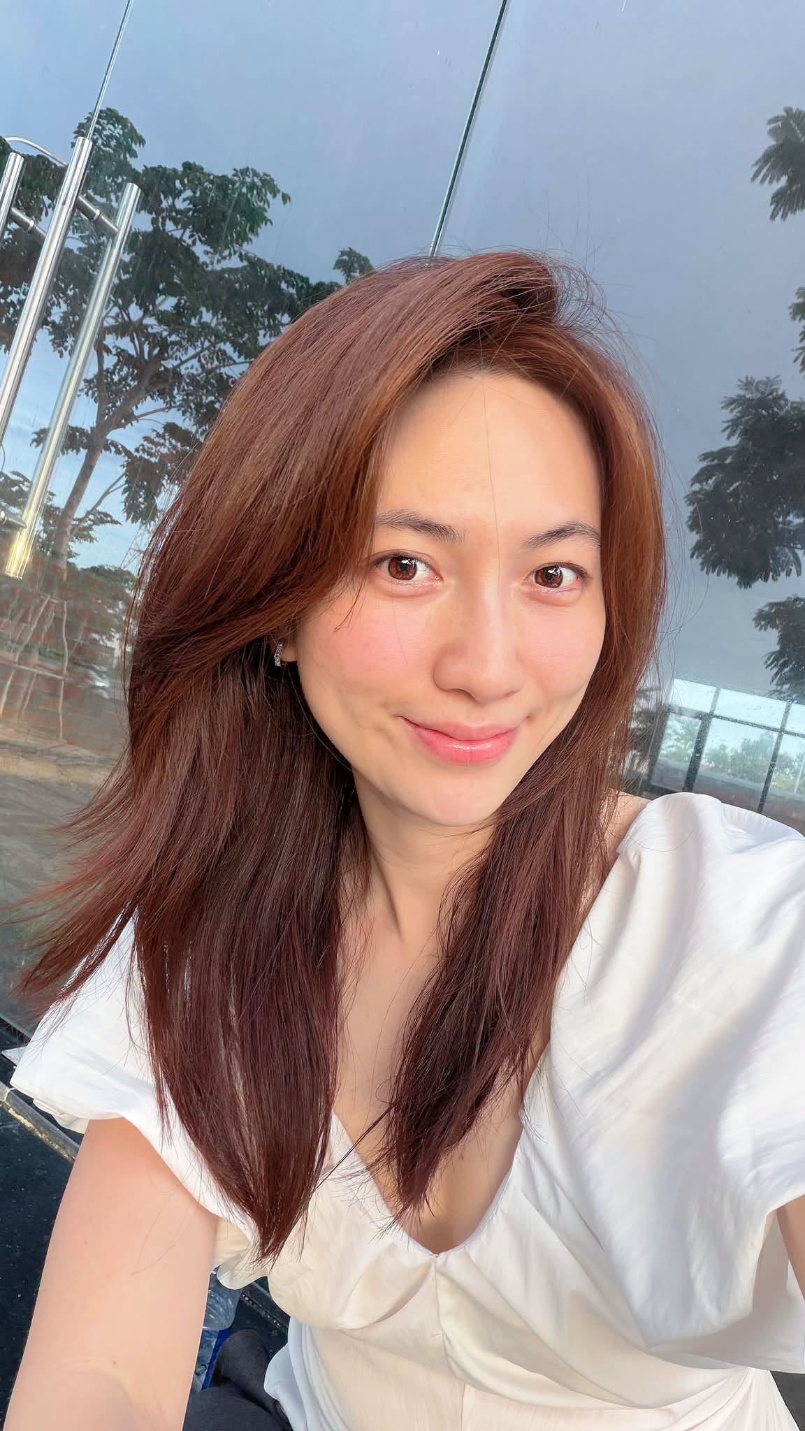 Không cần cầu kỳ, Phương Anh Đào vẫn ghi điểm với vẻ ngoài giản dị, nhẹ nhàng. Nhan sắc tự nhiên của nữ diễn viên nhận được nhiều thiện cảm.