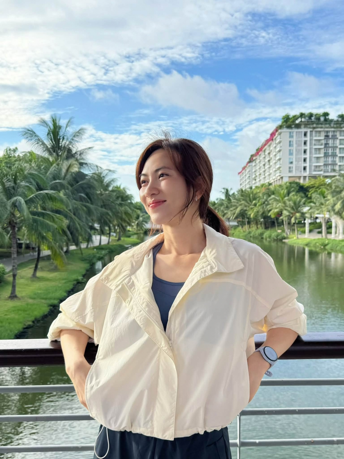 Không cần một chuyến đi xa, Phương Anh Đào tận dụng những ngày nghỉ để vận động, rèn luyện sức khỏe. Nữ diễn viên xuất hiện năng động, tràn đầy năng lượng.