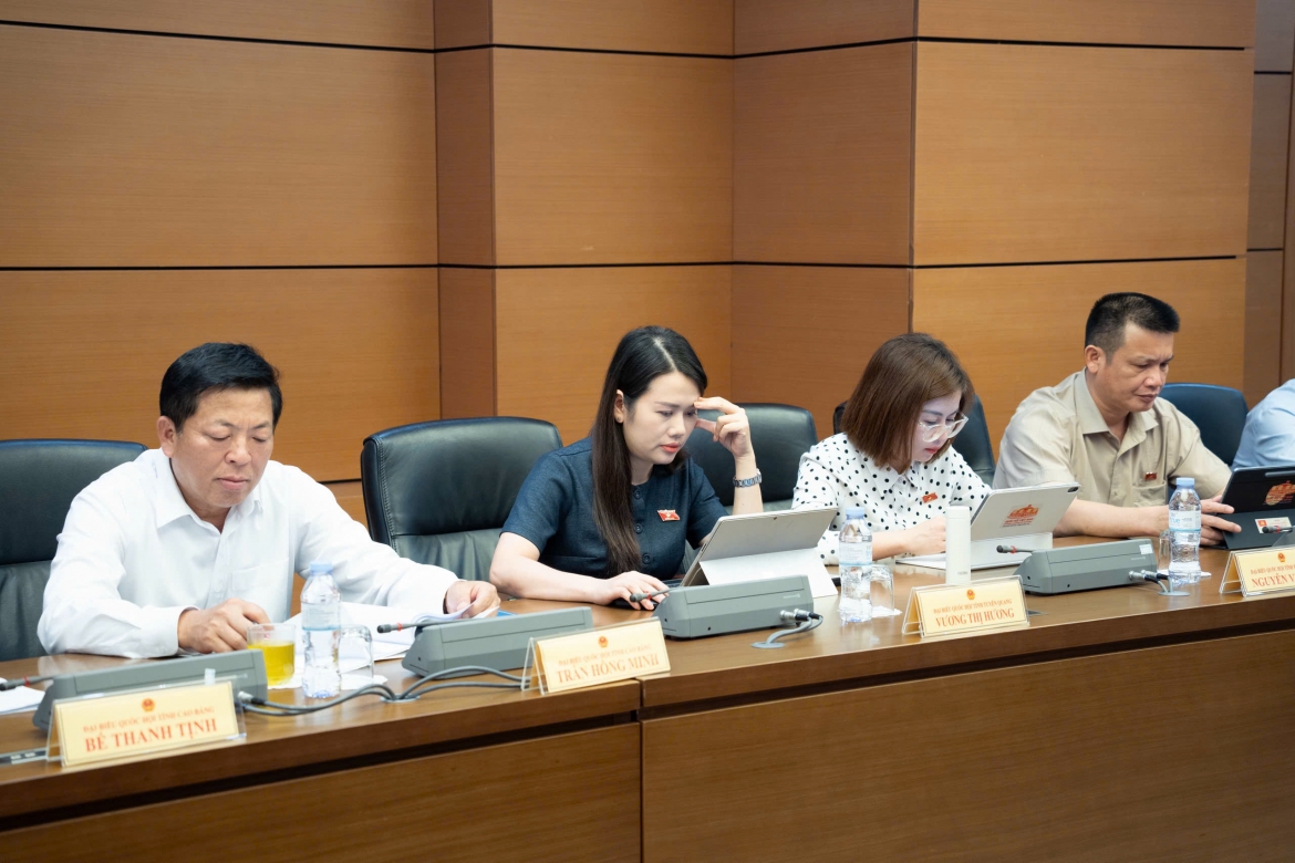 Các đại biểu tham dự buổi thảo luận tổ.