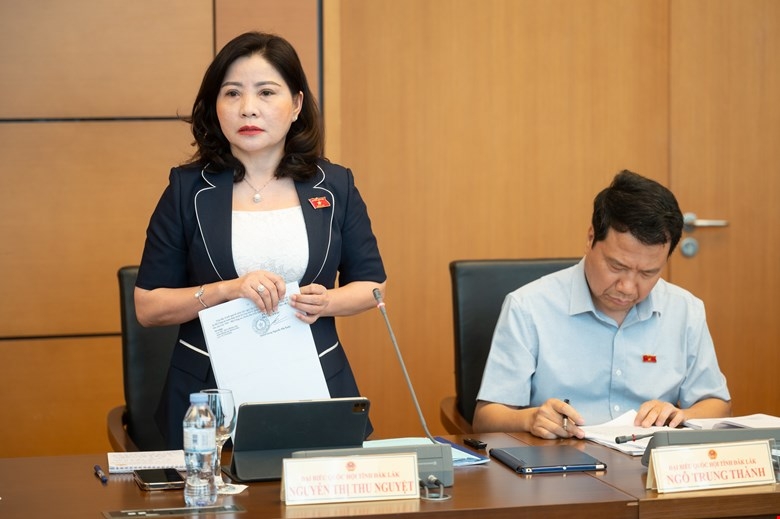 Đại biểu Nguyễn Thị Thu Nguyệt (Đoàn ĐBQH tỉnh Đắk Lắk) đóng góp ý kiến tại phiên thảo luận.