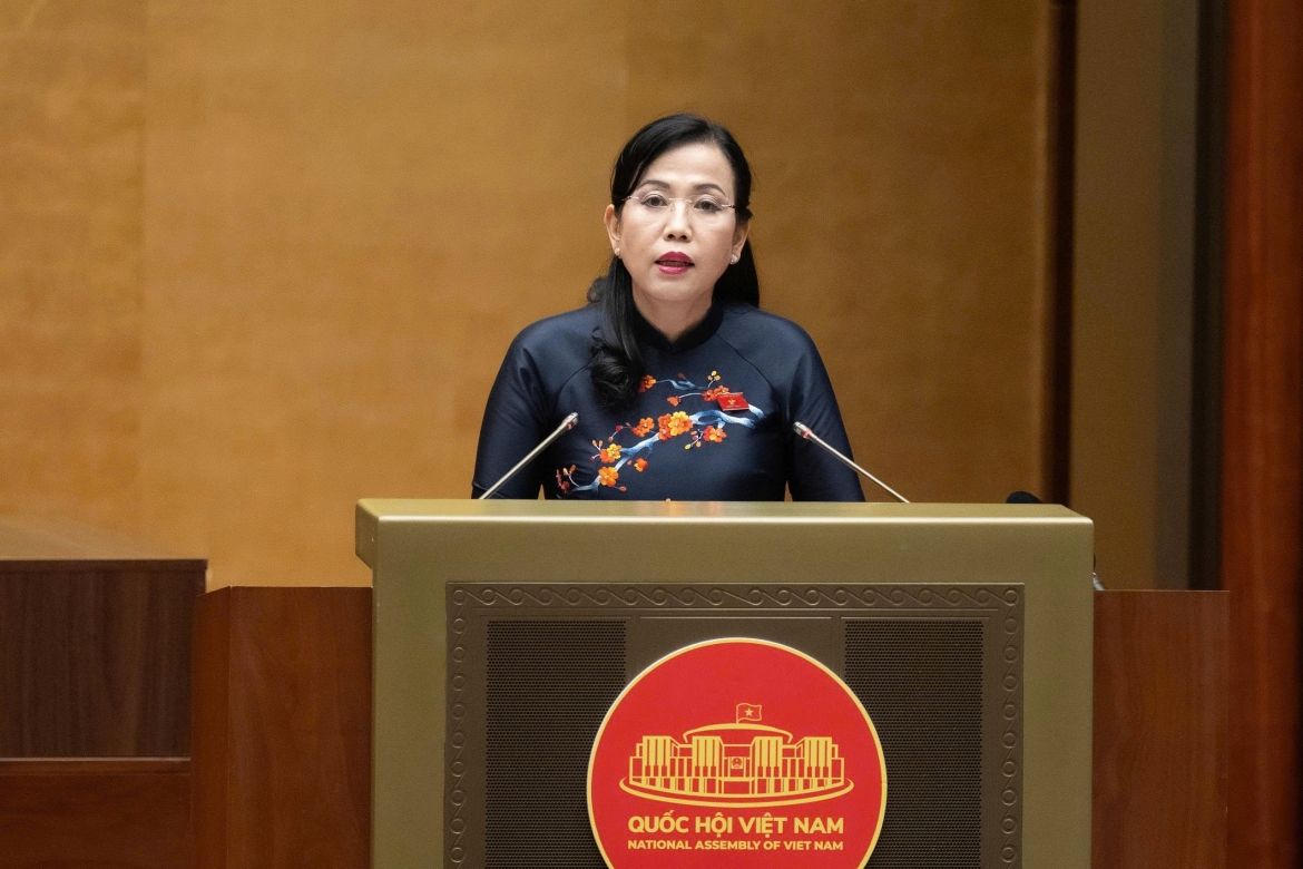 Chủ nhiệm Ủy ban Khoa học, Công nghệ và Môi trường Nguyễn Thanh Hải trình bày báo cáo thẩm tra. Ảnh: Media Quốc hội.