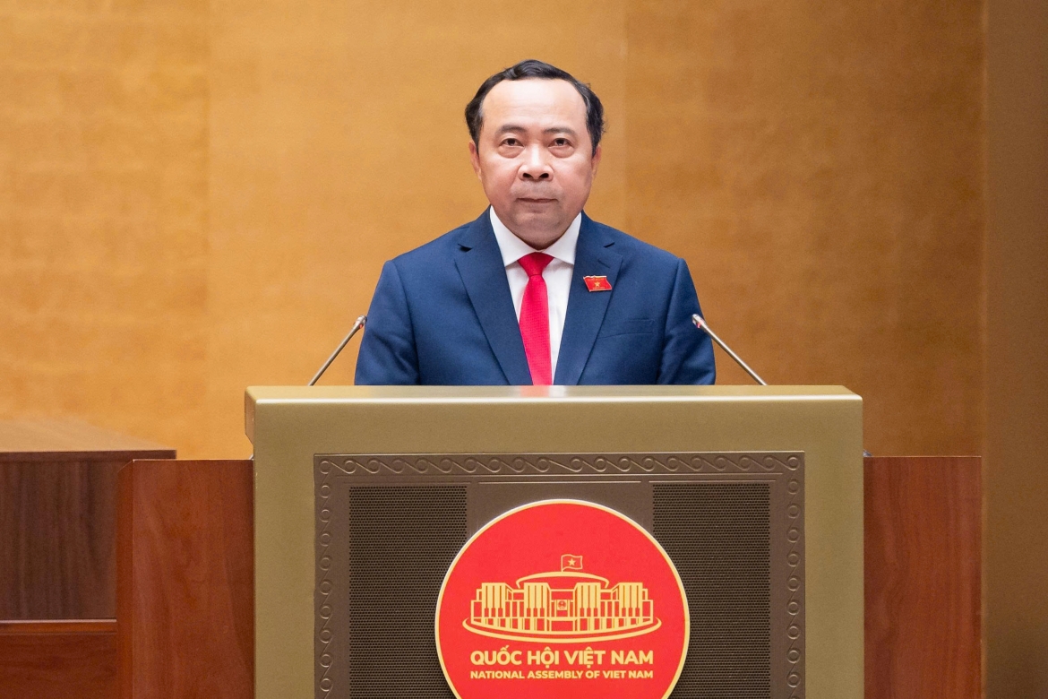 Bộ trưởng Bộ Khoa học và Công nghệ Vũ Hải Quân trình bày Tờ trình về dự án Luật sửa đổi, bổ sung một số điều của Luật Tần số vô tuyến điện, Luật Viễn thông, Luật Giao dịch điện tử và Luật Chuyển giao công nghệ