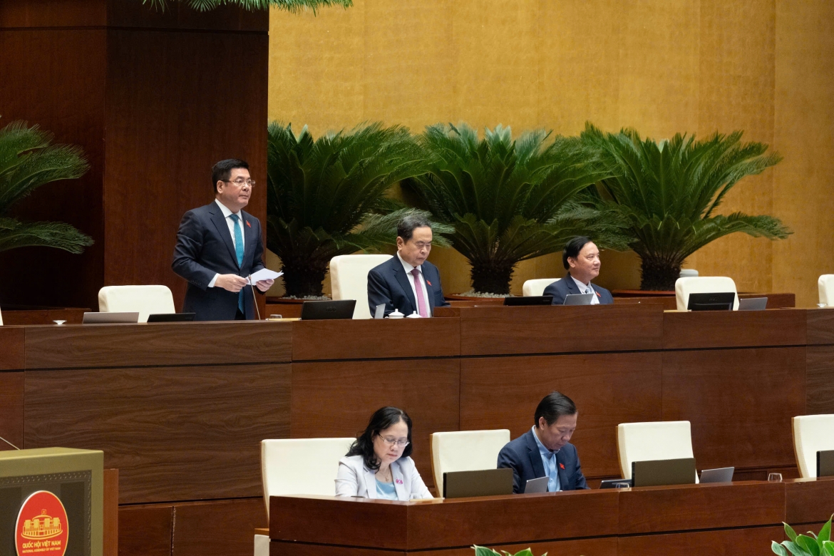 Phó Chủ tịch Quốc hội Nguyễn Hồng Diên điều hành phiên họp