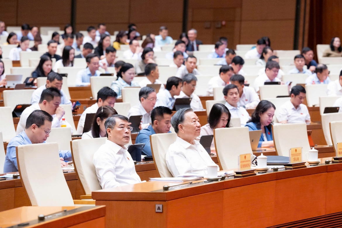 Tổng Bí thư, Chủ tịch nước Tô Lâm và Thủ tướng Chính phủ Lê Minh Hưng cùng các đại biểu Quốc hội tham dự Phiên họp