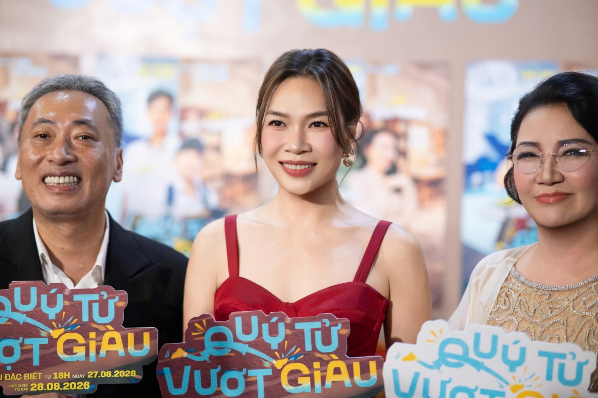 Sự kiện cũng thu hút nhiều gương mặt của làng giải trí đến chúc mừng ê-kíp. Trong đó, Mỹ Tâm và Tăng Thanh Hà nhận được sự chú ý khi cùng xuất hiện tại buổi ra mắt dự án mới của đạo diễn Nguyễn Quang Dũng.