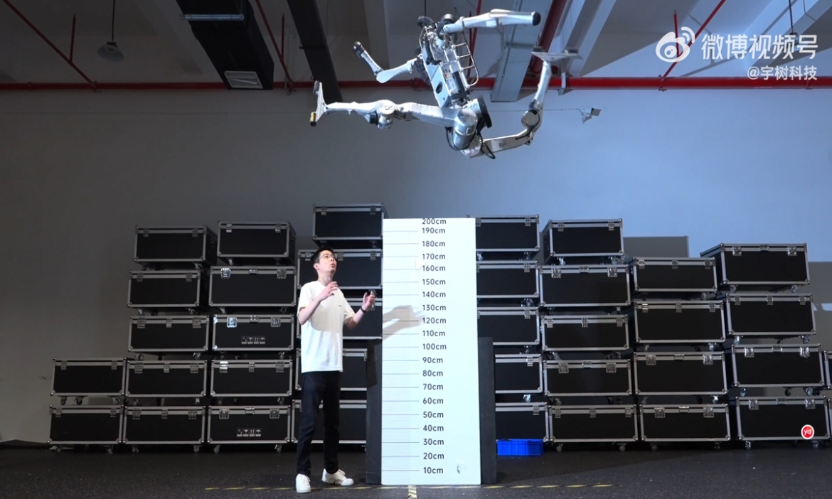 Trung Quốc ra mắt robot phá kỷ lục nhảy cao và chạy nhanh của con người. Ảnh: Unitree Robotics
