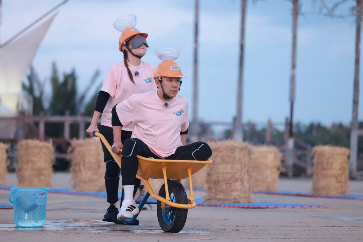 Diễm My 9X và Trấn Thành trở thành một cặp trong tập 5 Running Man Vietnam 2026.