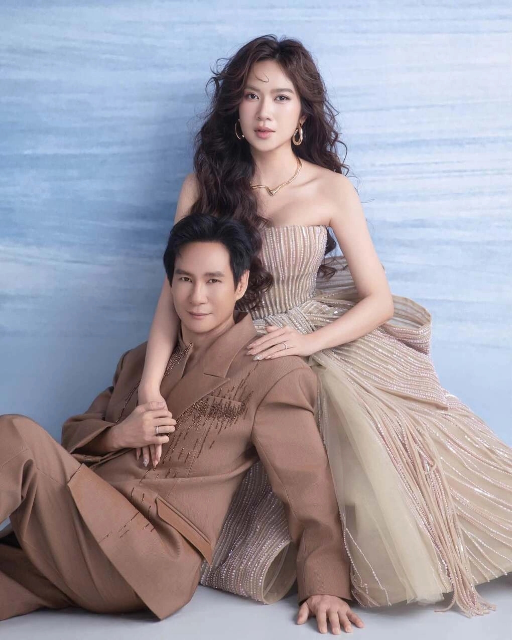 Vợ chồng Lý Hải - Minh Hà dành cho nhau những lời yêu thương: "Đi qua bao mùa, vẫn thấy người bên cạnh mình đẹp nhất".
