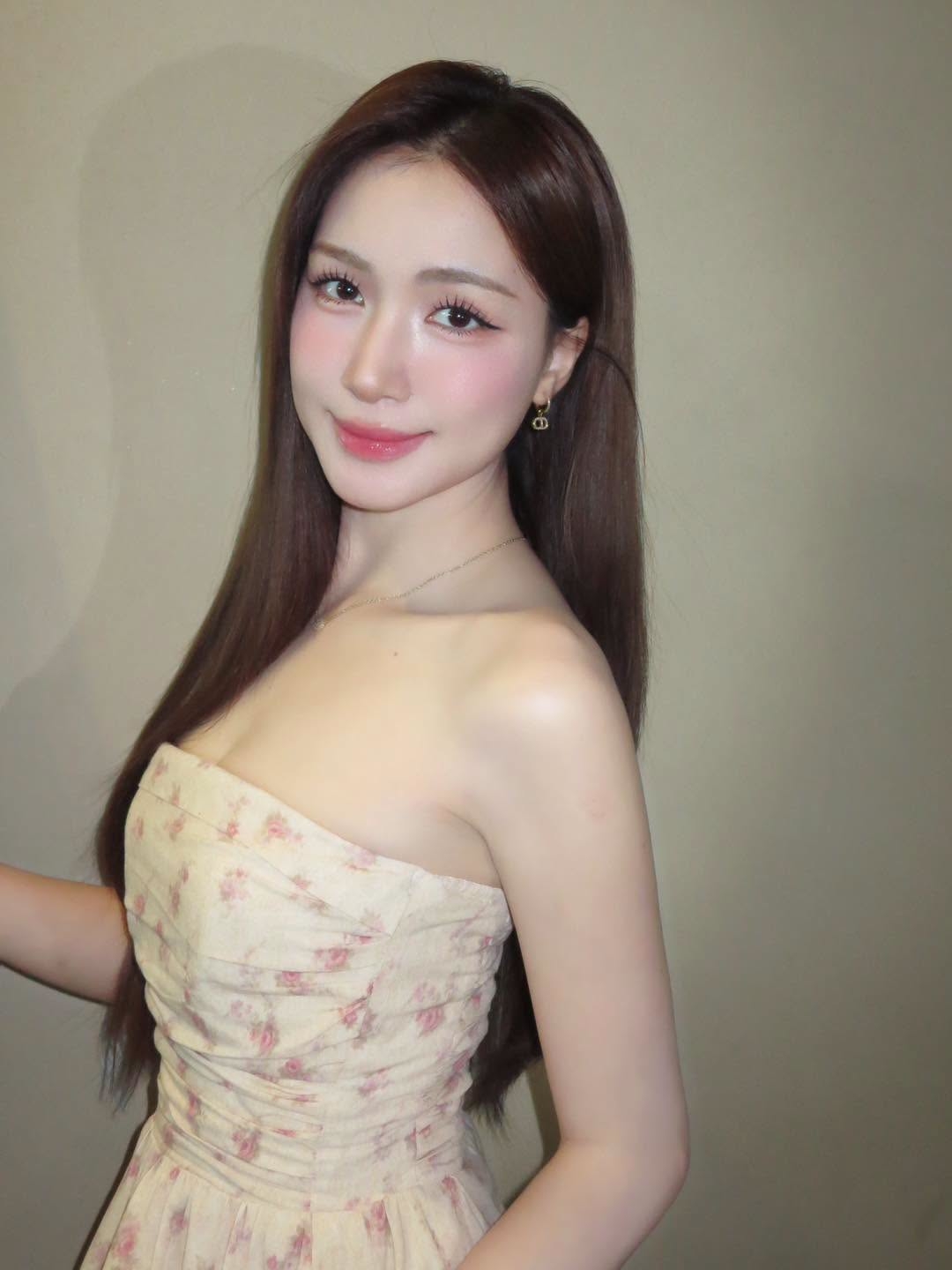 Hòa Minzy bất ngờ trở thành tâm điểm bàn luận trên mạng xã hội sau khi chia sẻ một câu chuyện liên quan đến chu kỳ kinh nguyệt. Không ít khán giả cho rằng cô kém duyên vì đây là vấn đề nhạy cảm, riêng tư và không nhất thiết phải đưa lên mạng xã hội để công khai chia sẻ.