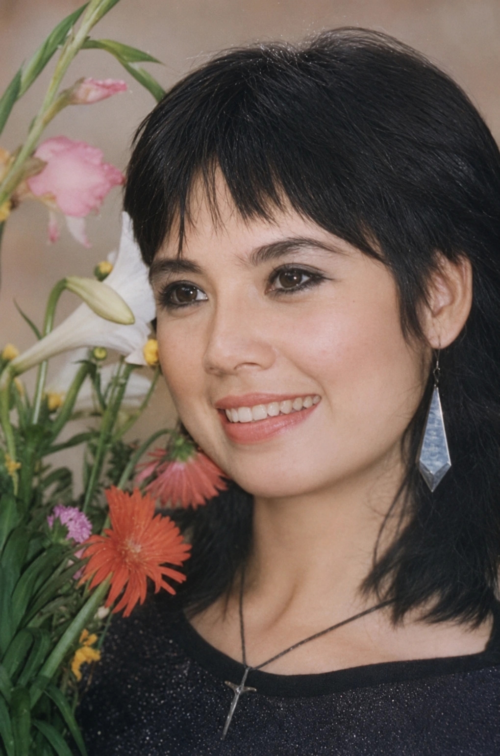 Bức ảnh hiếm của NSND Lan Hương được chụp cách đây 36 năm bất ngờ được chia sẻ, khiến nhiều khán giả trầm trồ trước nhan sắc rạng rỡ của "Em bé Hà Nội".