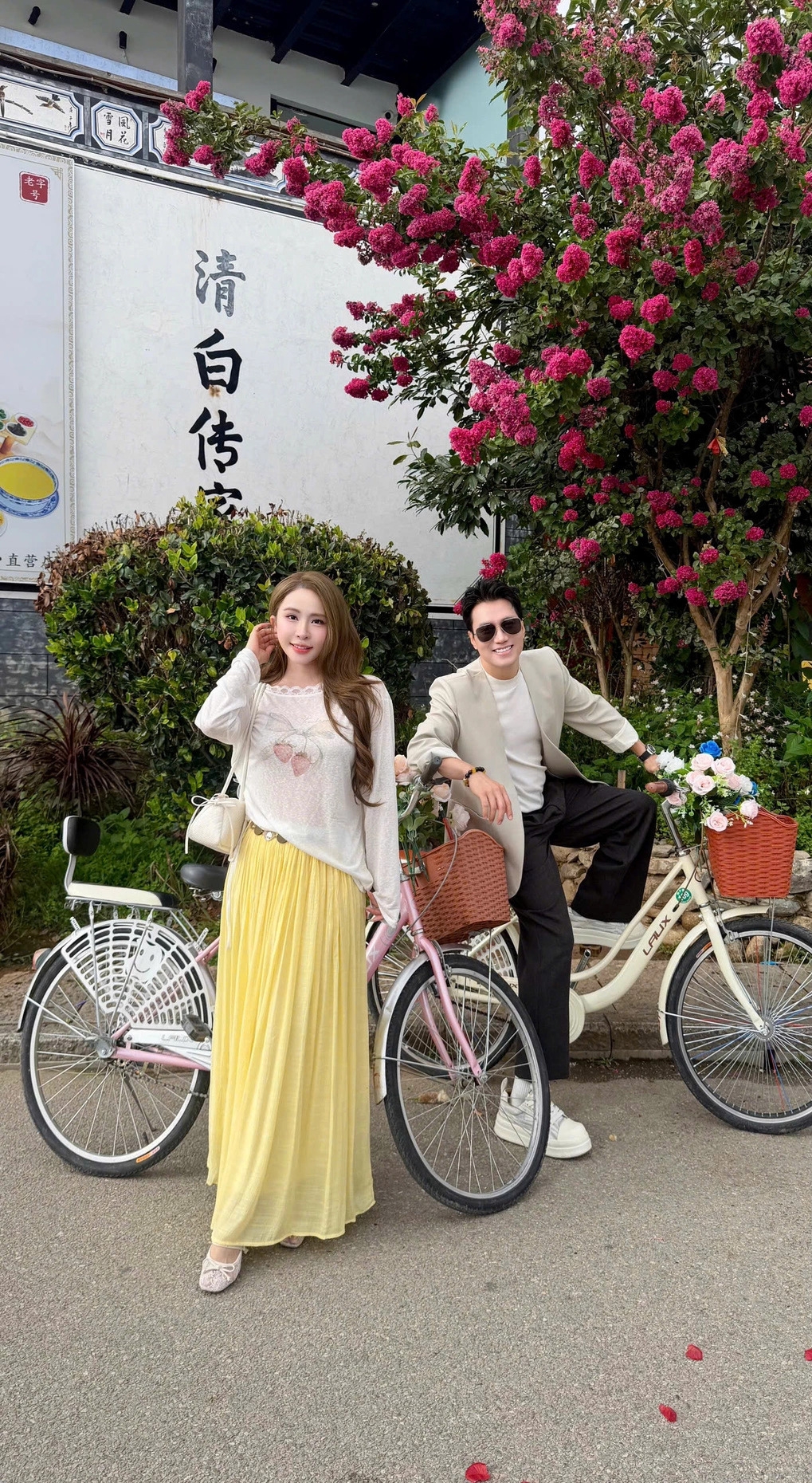 Diễn viên Quỳnh Nga cho biết Việt Anh luôn tỏ ra nghiêm túc với chuyện xây dựng gia đình, từng tỏ ý giận dỗi vì bạn gái không chịu công khai.