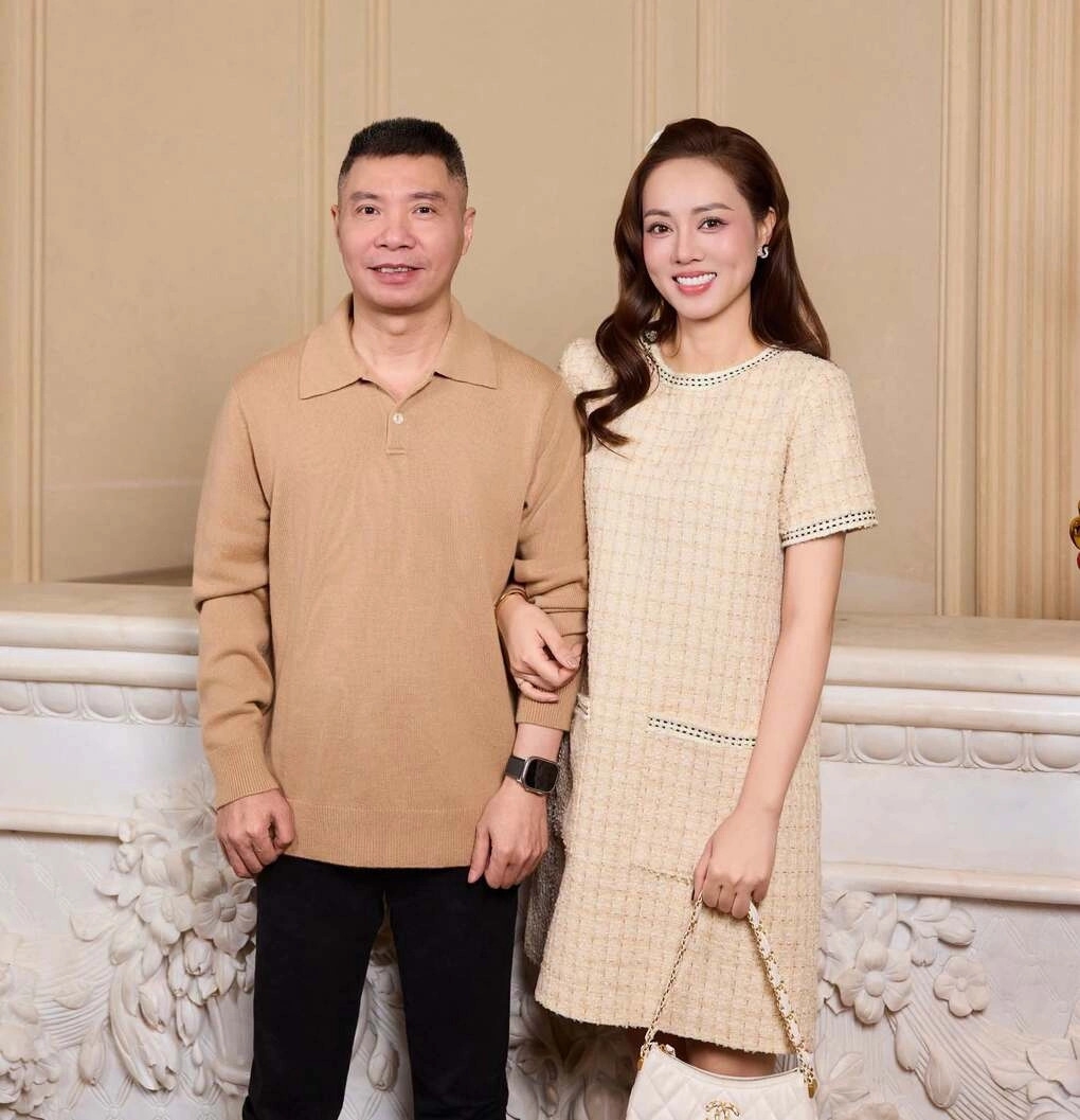 Sao Việt 6-8: Ngọc Hà, bà xã NSND Công Lý cho biết chồng từng chủ động đề nghị ly hôn vì không muốn làm gánh nặng cho bạn đời nhưng cô là người quyết định ở lại. Hơn 5 năm qua, Ngọc Hà luôn đồng hành cùng chồng trong quá trình phục hồi, thường xuyên đưa anh sang Nhật Bản điều trị.
