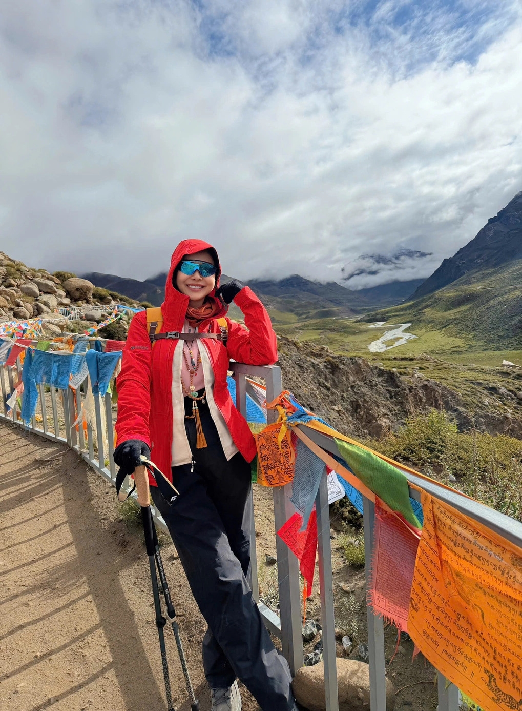 Hoa hậu Jennifer Phạm dành 2,5 ngày để đi bộ 52 km quanh núi thiêng Kailash khi hành hương Tây Tạng.