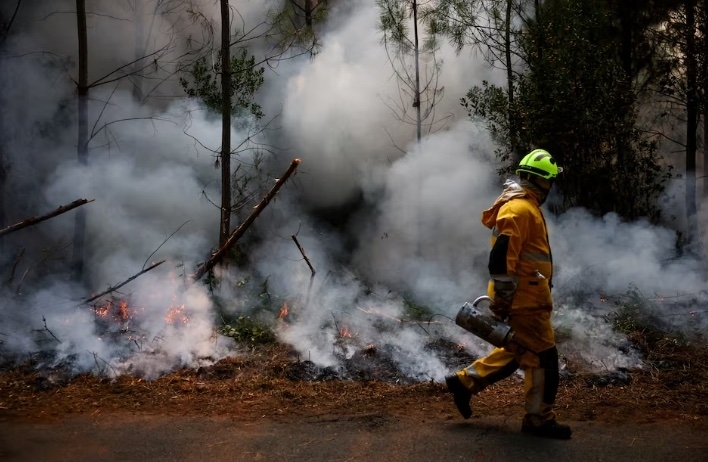 Cháy rừng lan rộng ở châu Âu khiến hàng trăm nghìn người sơ tán. (Ảnh: Reuters)