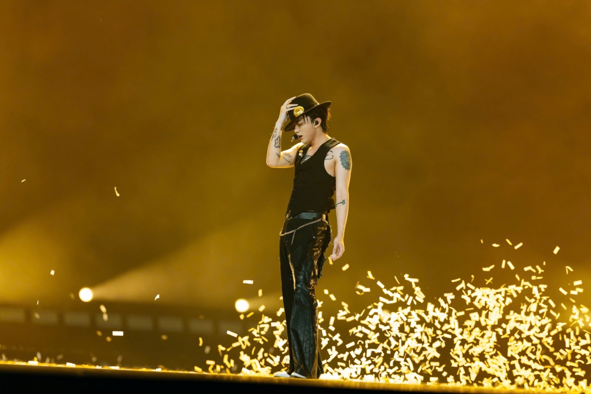 Những hình ảnh từ sân khấu và khán giả trong ba đêm diễn được đưa vào phiên bản phim concert.