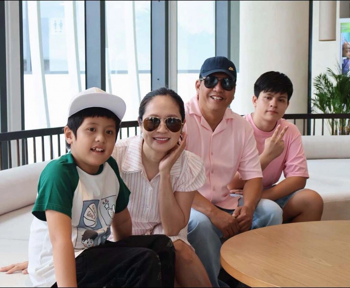 Vợ chồng Thanh Thúy - Đức Thịnh đưa hai con trai đi nghỉ ở biển trước khi bước vào năm học mới.