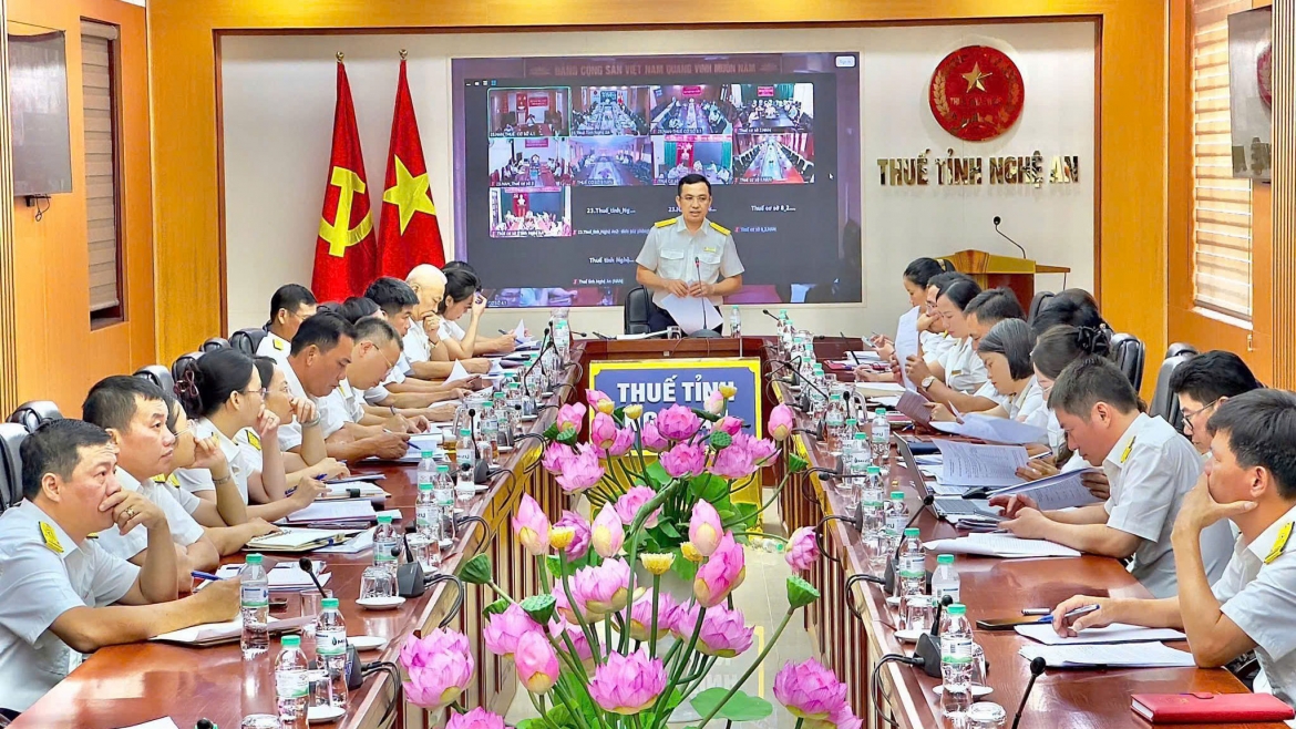 Trưởng Thuế tỉnh Nghệ An Nguyễn Bằng Thắng phát biểu tại cuộc họp triển khai công tác rà soát, làm sạch mã số thuế trên địa bàn.