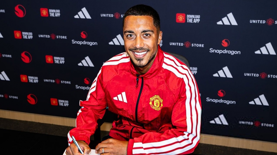 Youri Tielemans là một trong những tân binh hiếm hoi có thể cống hiến ngay cho đội hình một MU. (Ảnh: MUFC). 