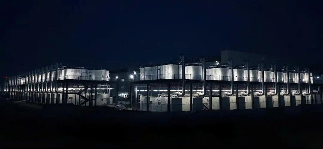 Hình ảnh bên ngoài của Envision Galaxy Campus,cơ sở điện toán AI đơn lẻ lớn nhất thế giới mới đi vào hoạt động ngày 6/8 tại Ulanqab, Khu tự trị Nội Mông ở miền Bắc Trung Quốc. Ảnh: Nội Mông Cổ nhật báo