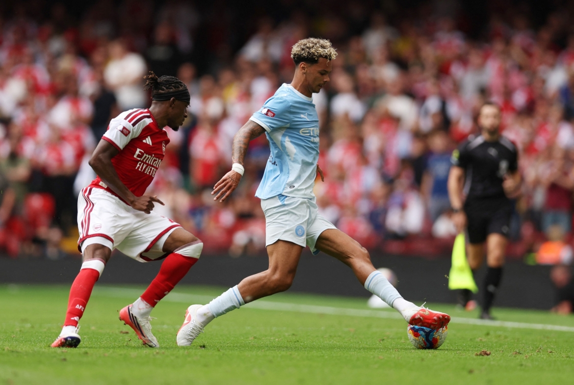 Arsenal hoàn toàn chiếm thế chủ động trước Man City (Ảnh: Reuters)