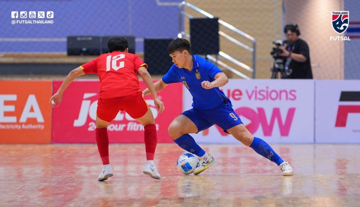 ĐT Futsal Việt Nam đang gặp rất nhiều khó khăn trước ĐT Futsal Thái Lan. (Ảnh: FAT)