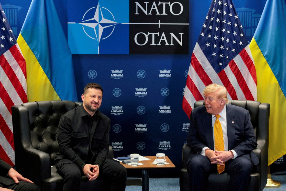 Tổng thống Mỹ Donald Trump có cuộc gặp song phương với Tổng thống Ukraine Volodymyr Zelenskiy bên lề Thượng đỉnh NATO ở Ankara, Thổ Nhĩ Kỳ tháng 7/2026 (Ảnh: Reuters)