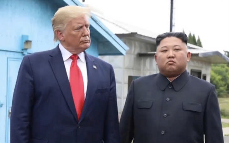Ảnh chụp chung với ông Kim vào năm 2019 do ông Trump đăng tải - Ảnh: DONALD J. TRUMP/TRUTH SOCIAL