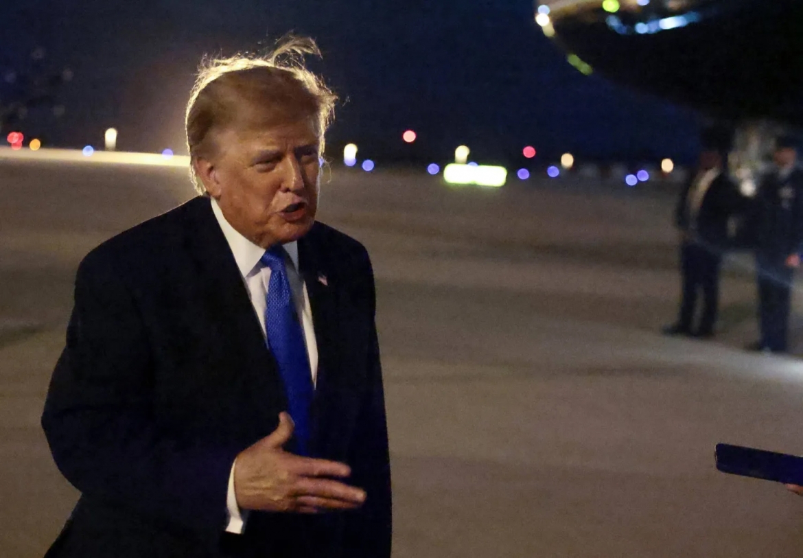 Tổng thống Mỹ Donald Trump tuyên bố eo biển Hormuz sẽ sớm được mở cửa cho giao thông hàng hải. Ảnh: Reuters