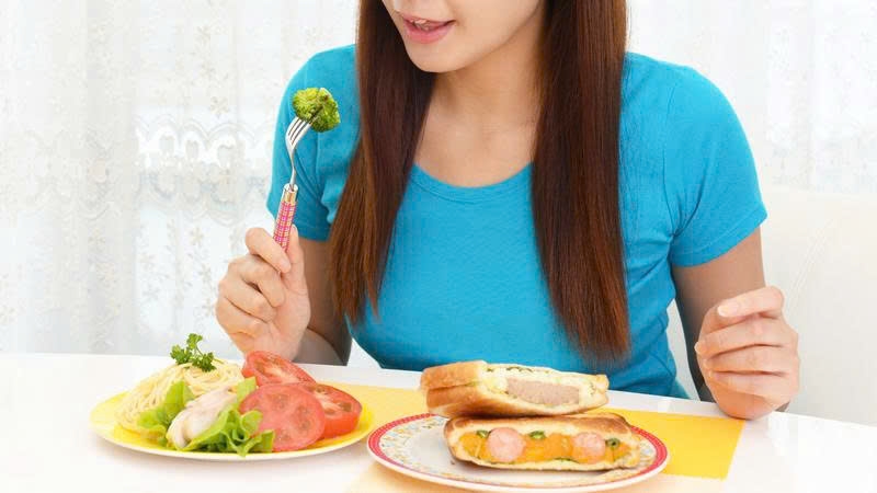 Một bữa sáng cân đối, giàu dinh dưỡng giúp phụ nữ sau tuổi 40 duy trì sức khỏe và kiểm soát cân nặng hiệu quả hơn