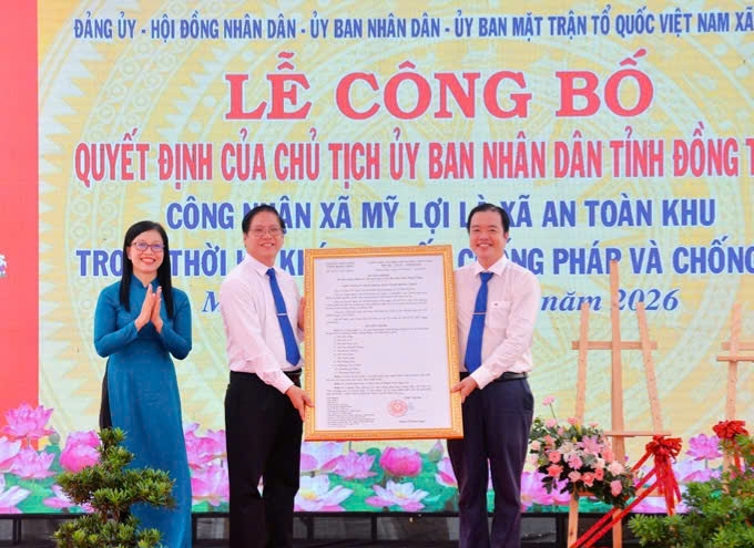 Lễ công bố quyết định của UBND tỉnh về " An toàn khu" đối với xã Mỹ Lợi.