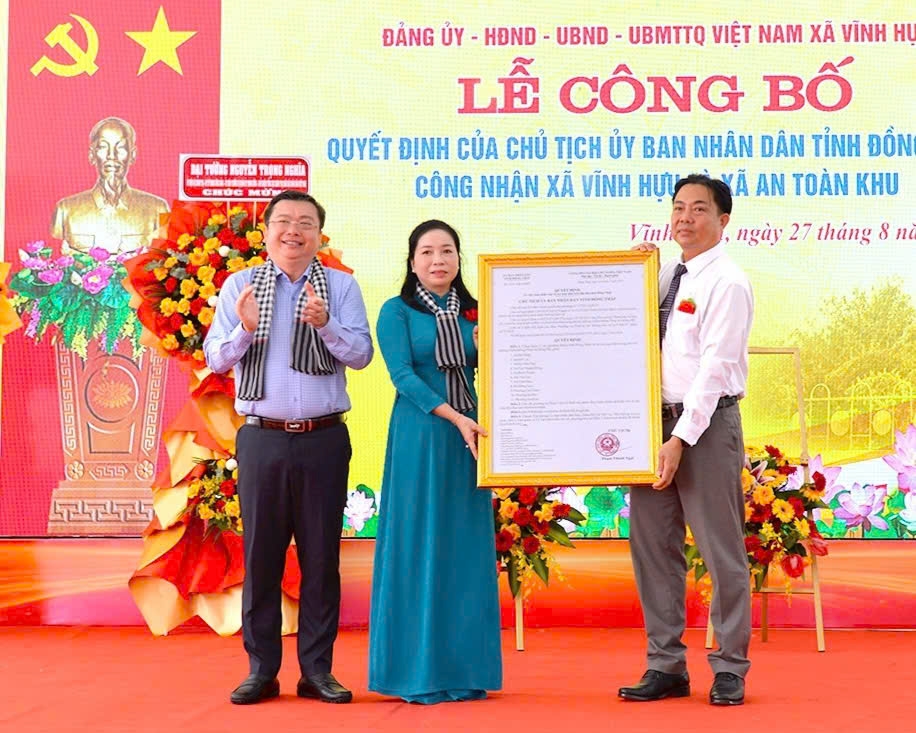 Xã Vĩnh Hựu đón nhận danh hiệu xã "An toàn khu"