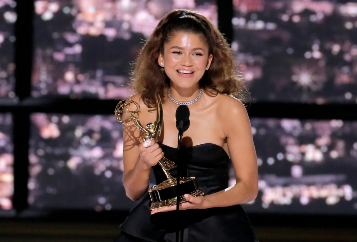 Zendaya trở thành nữ diễn viên trẻ nhất sở hữu hai giải thưởng Emmy.