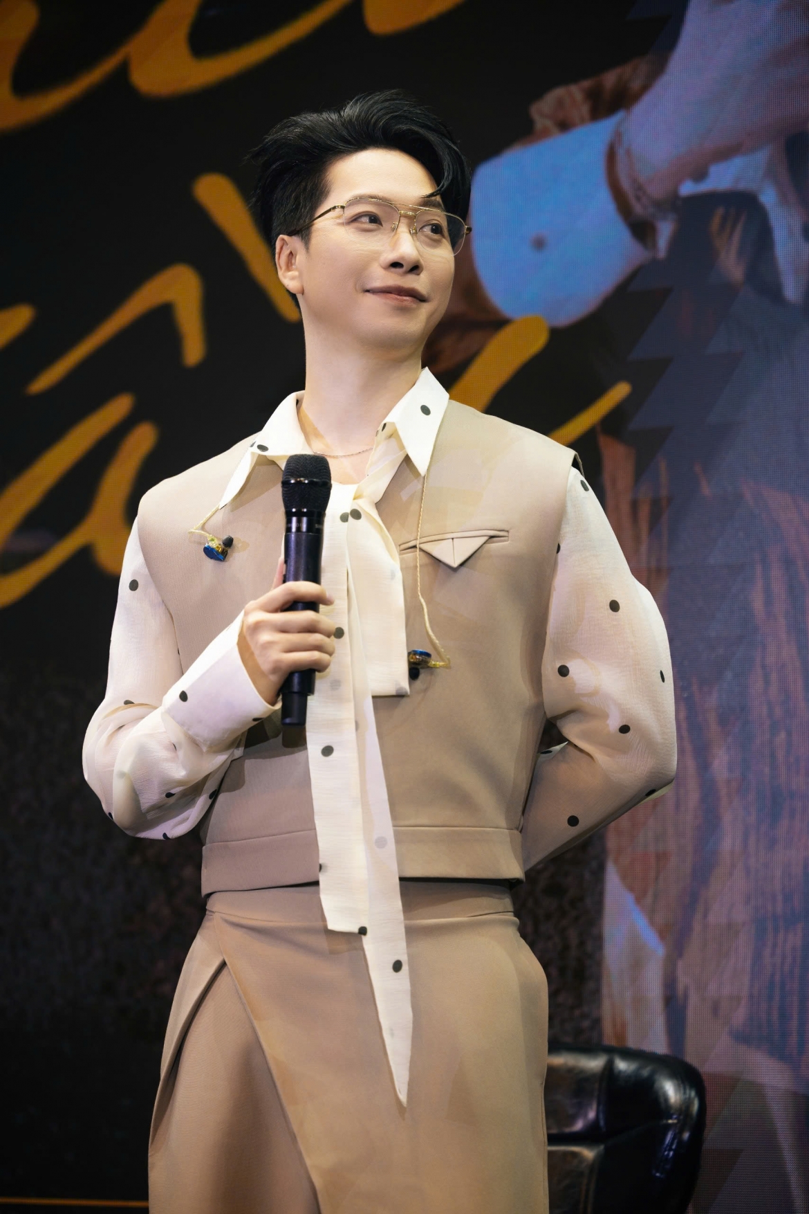 Emcee L vẫn duy trì hoạt động cùng Da LAB song song với con đường solo.